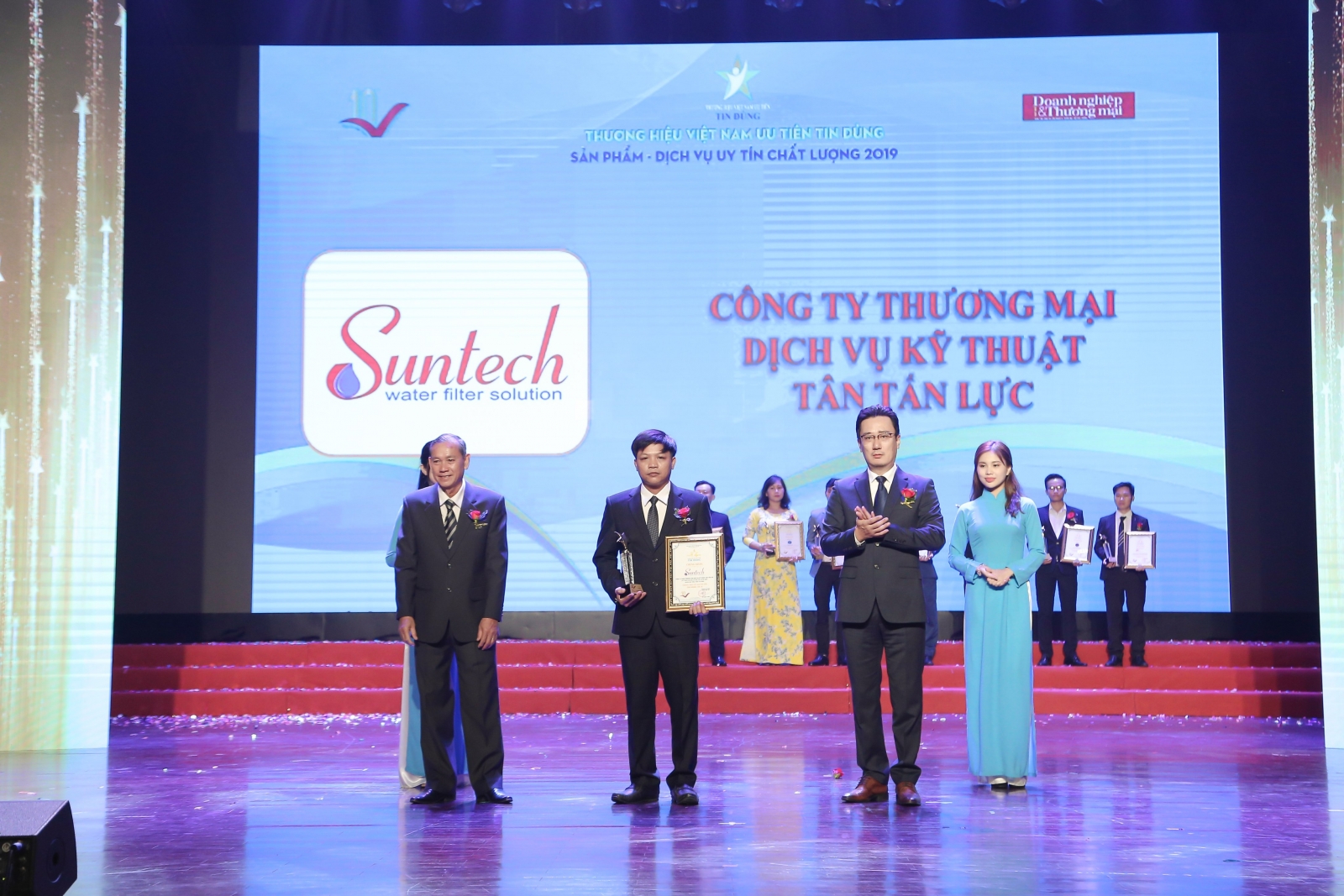 Thương hiệu SUNTECH đạt TOP 10 thương hiệu Việt Nam ưu tiên tin dùng 2019