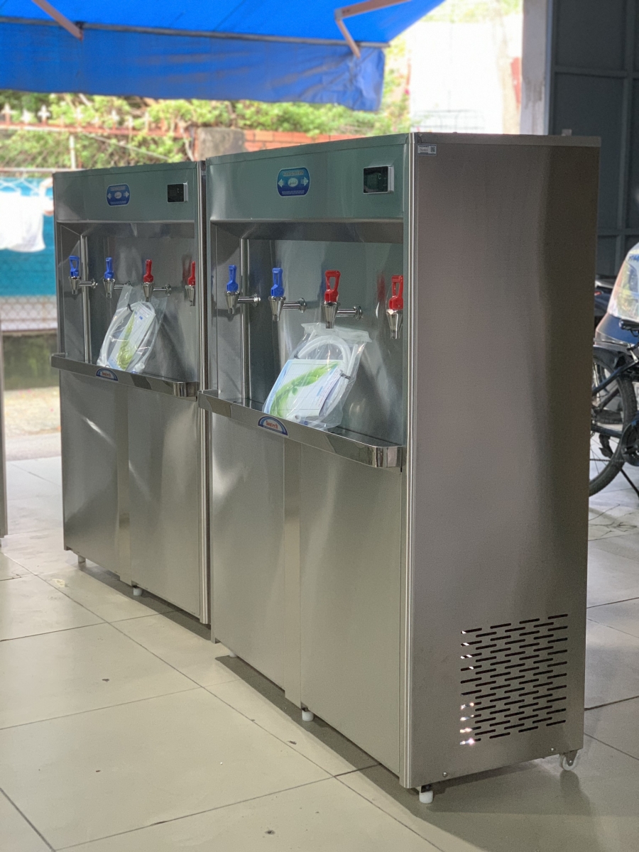 Máy lọc nước 4 vòi nóng lạnh RO công suất lớn tại Bắc Ninh